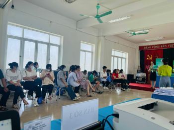 Rộn ràng không khí ngày nhập học đợt 1 của tân sinh viên K9 trường Cao đẳng Dược Hà Nội